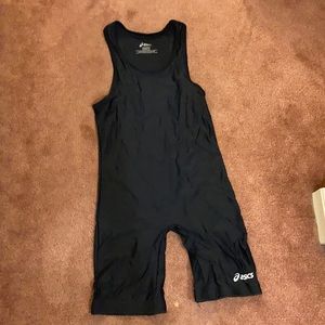 ASICS black men’s weightlifting singlet